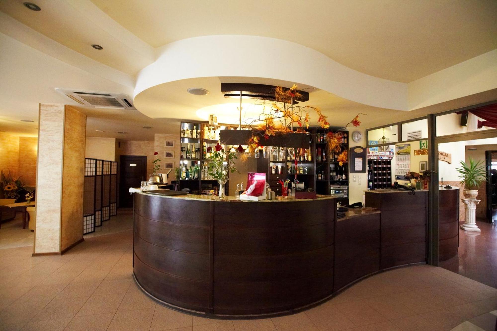 Hotel Dukat Biala Podlaska Ngoại thất bức ảnh