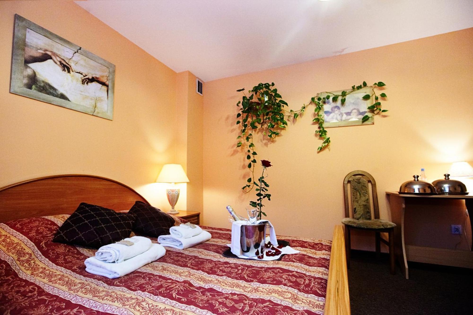 Hotel Dukat Biala Podlaska Ngoại thất bức ảnh
