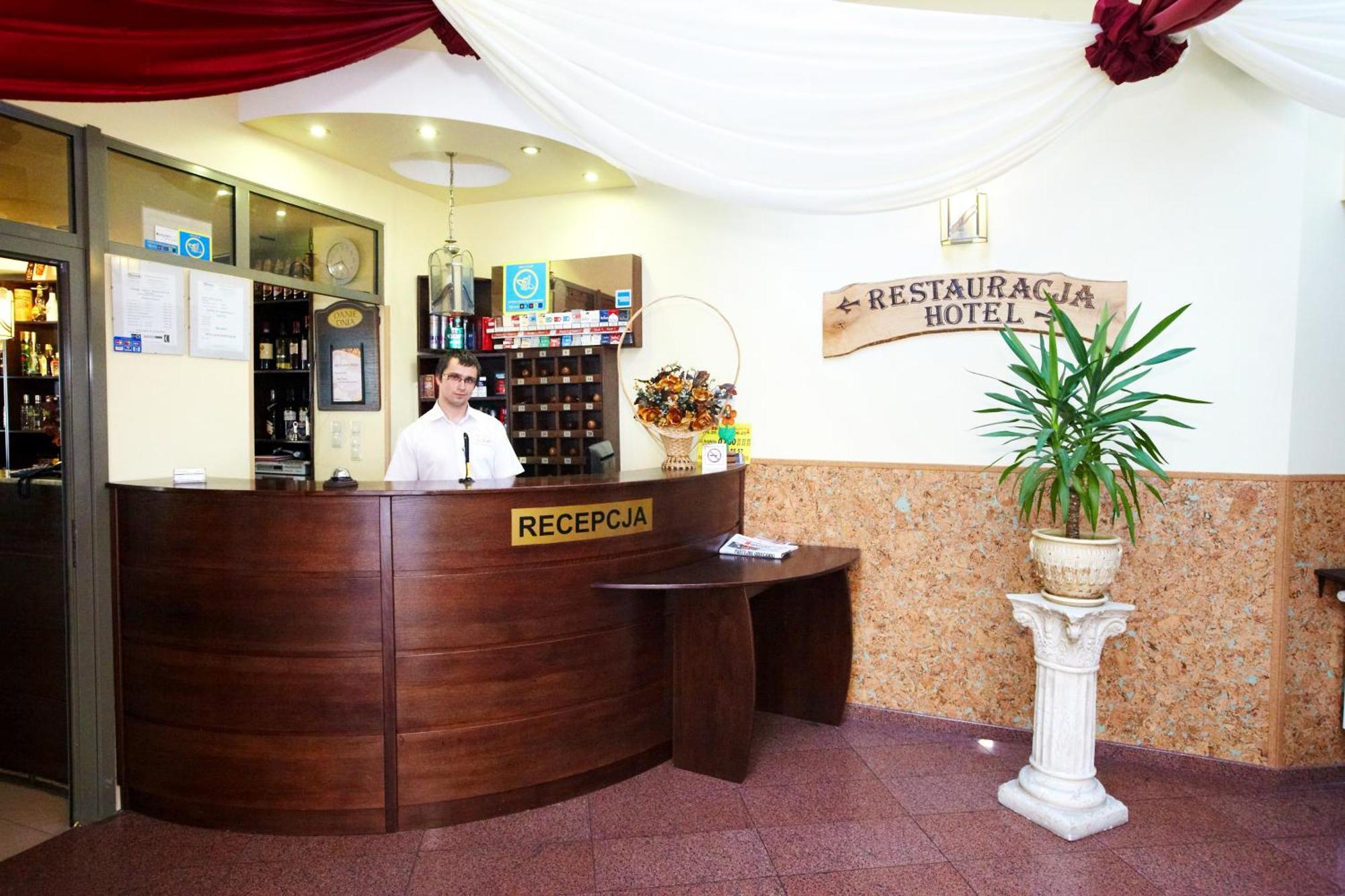 Hotel Dukat Biala Podlaska Ngoại thất bức ảnh
