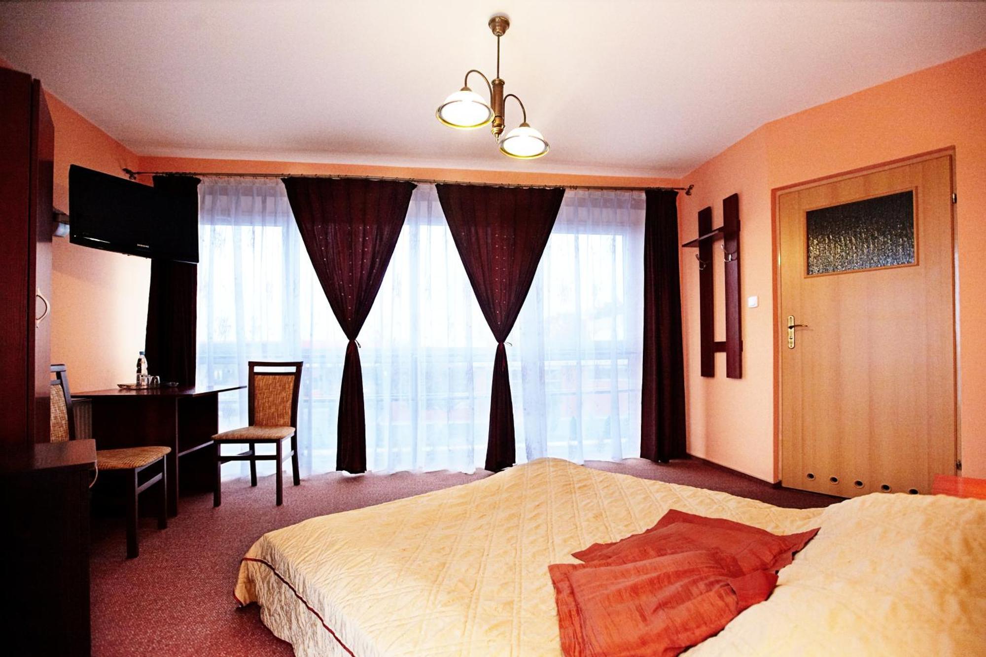 Hotel Dukat Biala Podlaska Ngoại thất bức ảnh