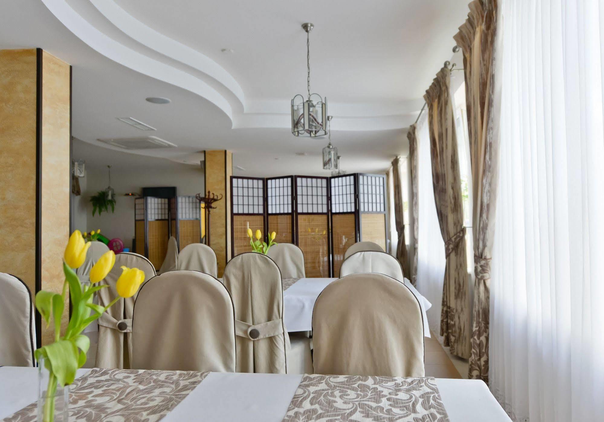 Hotel Dukat Biala Podlaska Ngoại thất bức ảnh