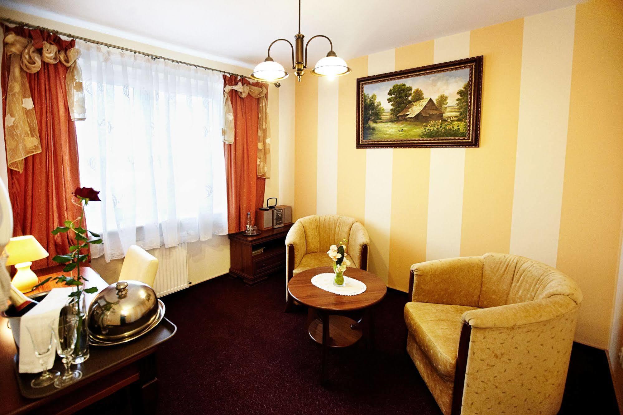 Hotel Dukat Biala Podlaska Ngoại thất bức ảnh