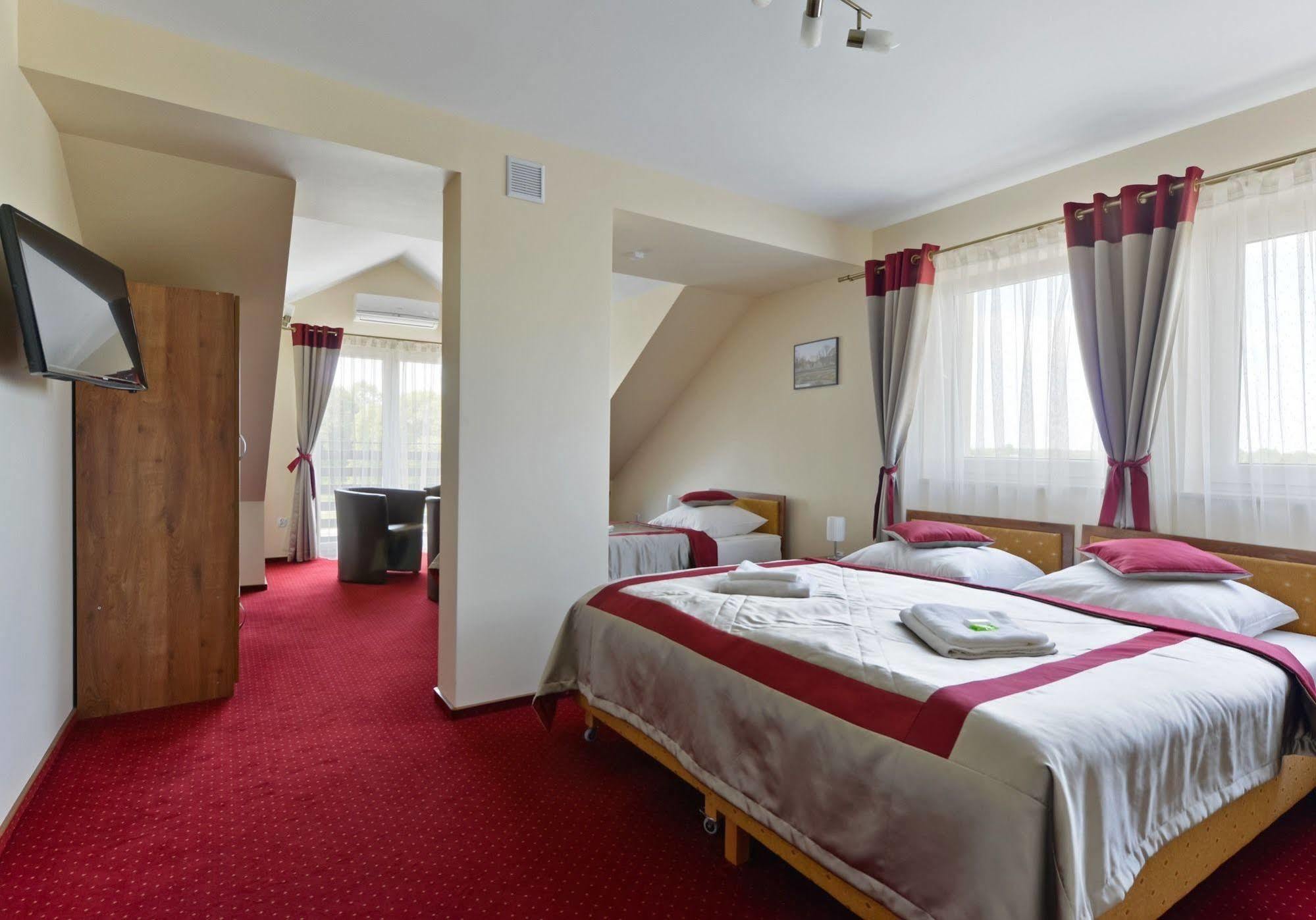 Hotel Dukat Biala Podlaska Ngoại thất bức ảnh
