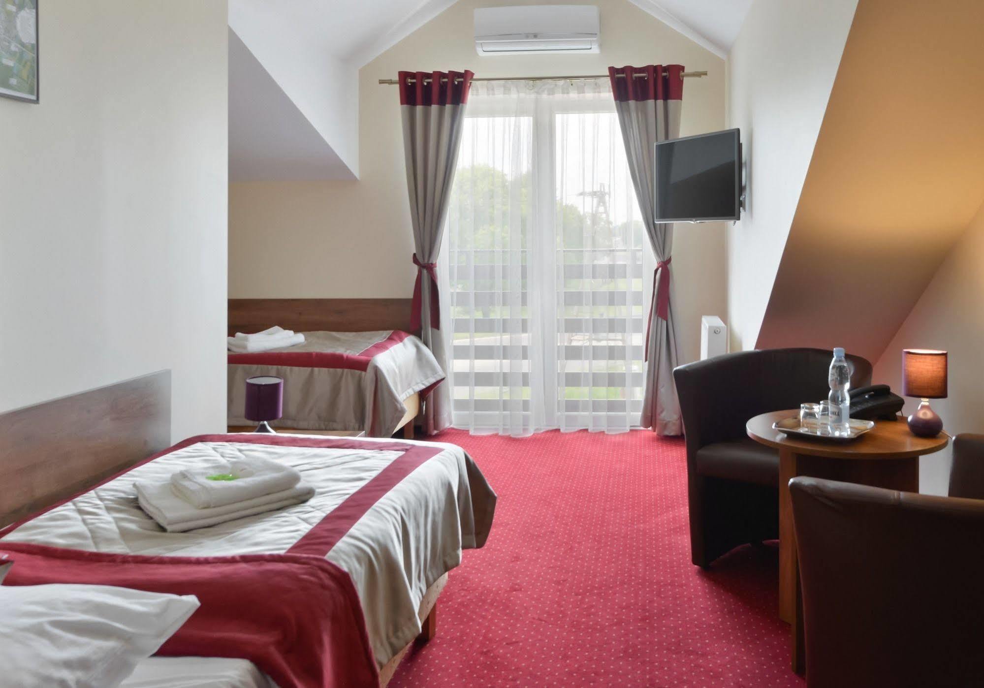 Hotel Dukat Biala Podlaska Ngoại thất bức ảnh