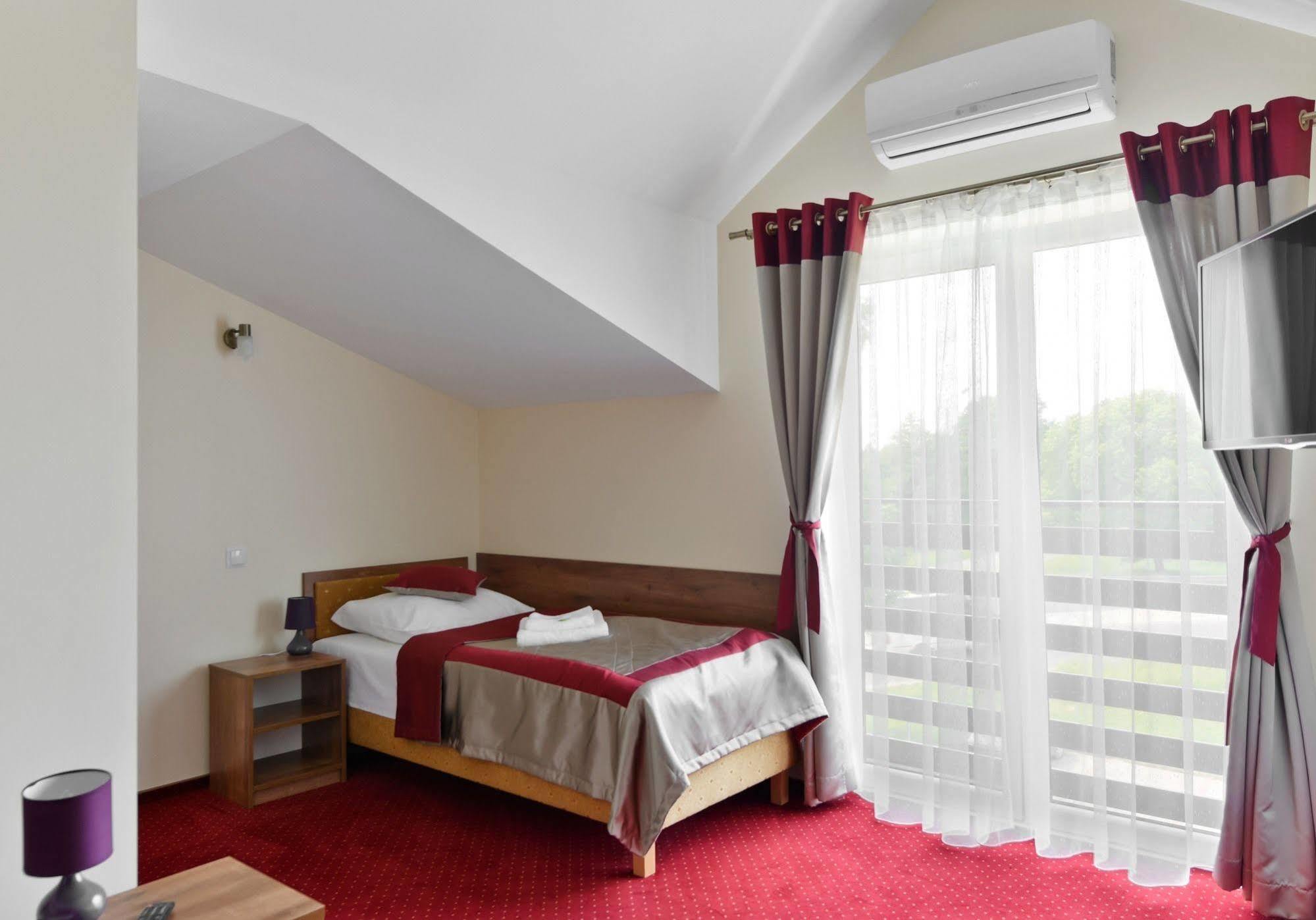 Hotel Dukat Biala Podlaska Ngoại thất bức ảnh