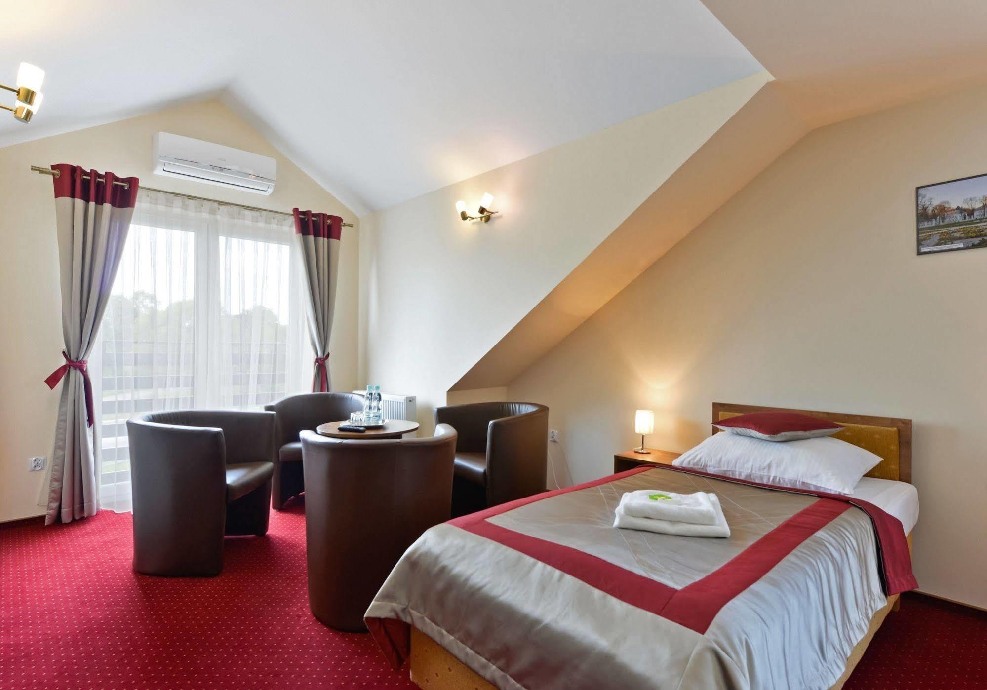 Hotel Dukat Biala Podlaska Ngoại thất bức ảnh